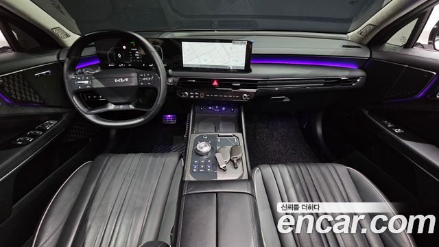 Kia K8 — interior