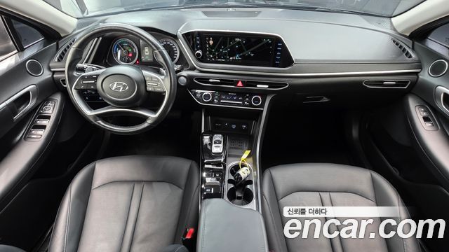 Hyundai Sonata — interior
