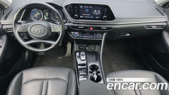 Hyundai Sonata — interior