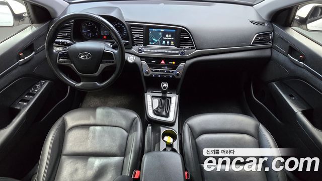 Hyundai Avante — interior