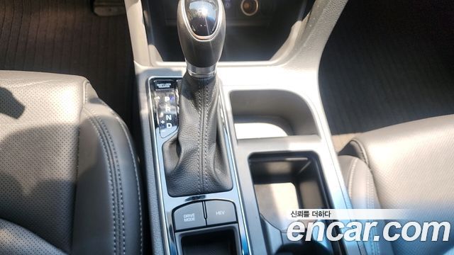 Hyundai Sonata — interior