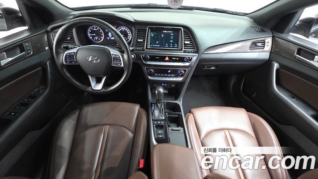 Hyundai Sonata — interior