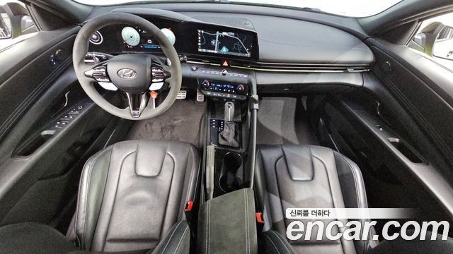 Hyundai Avante — interior