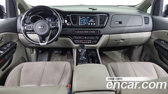Kia Carnival — interior