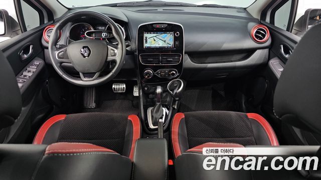 Renault Korea Clio — interior