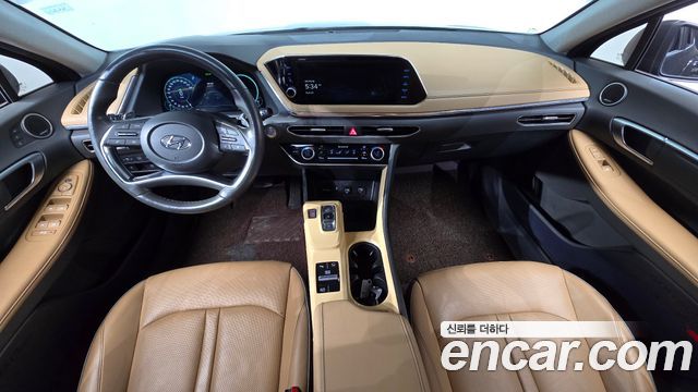 Hyundai Sonata — interior