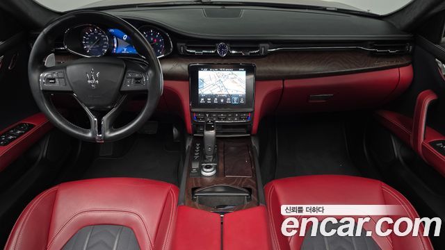 Maserati Quattroporte — interior
