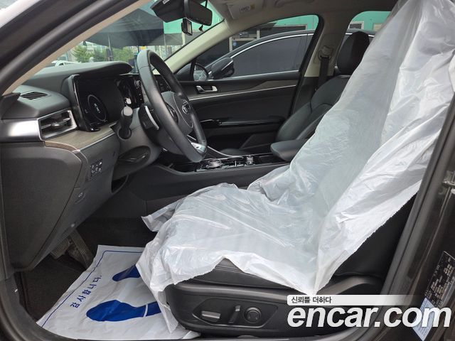Kia K5 — interior