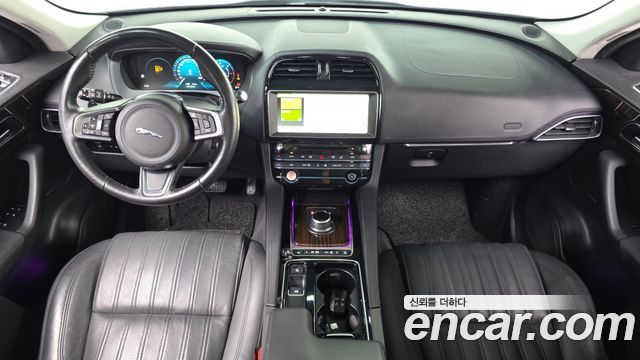 Jaguar F-Pace — interior