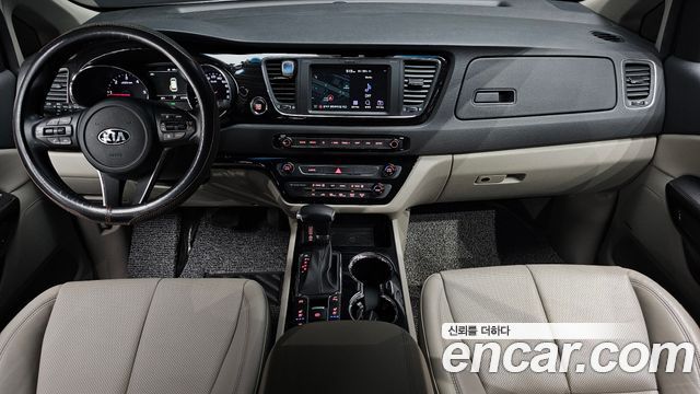 Kia Carnival — interior