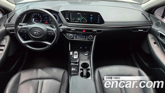 Hyundai Sonata — interior