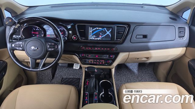 Kia Carnival — interior