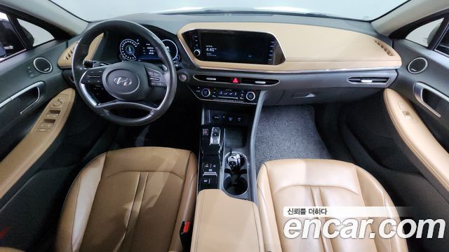 Hyundai Sonata — interior