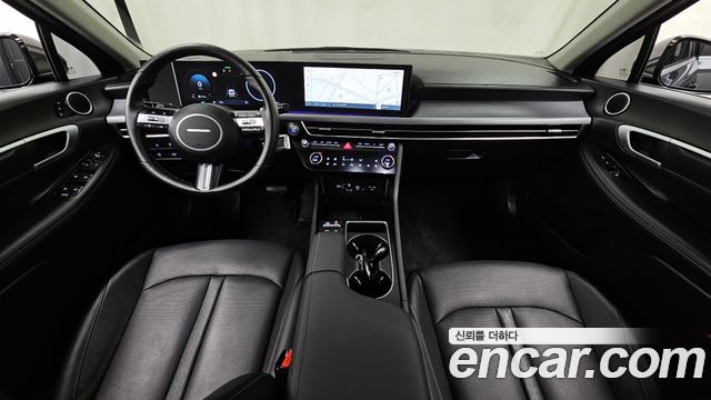 Hyundai Sonata — interior
