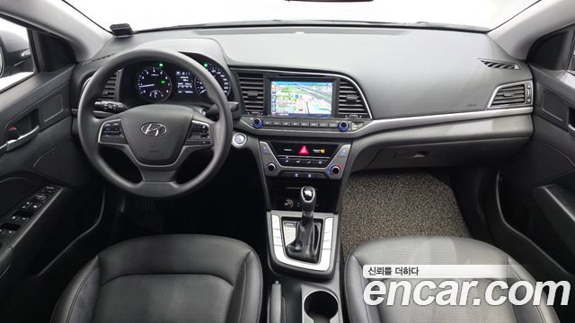 Hyundai Avante — interior