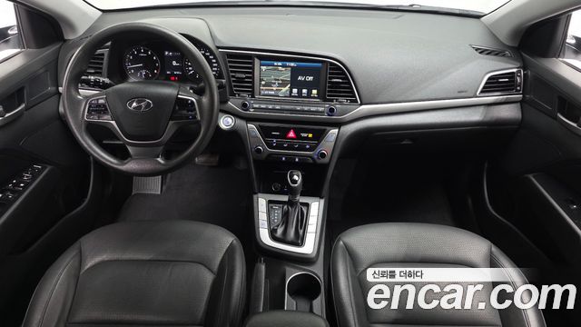 Hyundai Avante — interior