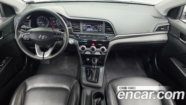 Hyundai Avante — interior