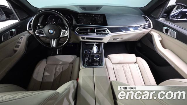 BMW X7 — interior