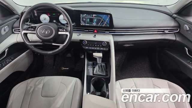 Hyundai Avante — interior