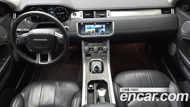 Land Rover Range Rover Evoque — interior