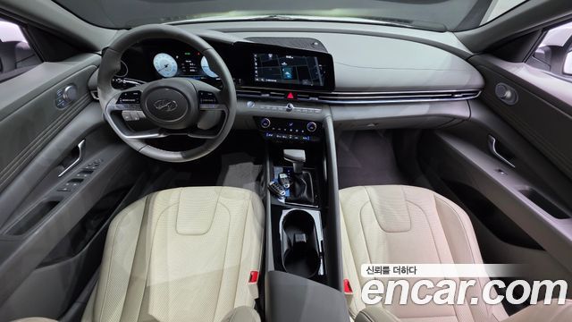 Hyundai Avante — interior