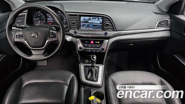 Hyundai Avante — interior