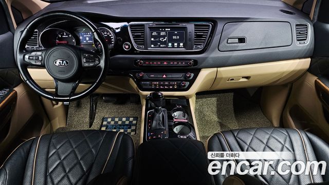 Kia Carnival — interior