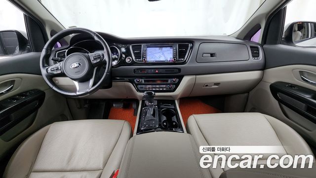 Kia Carnival — interior