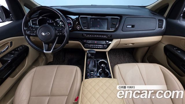 Kia Carnival — interior