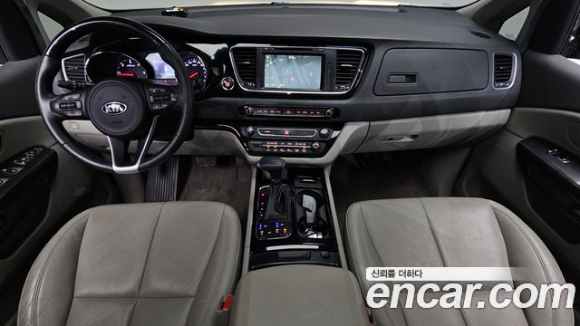 Kia Carnival — interior