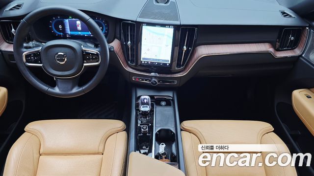 Volvo XC60 — interior