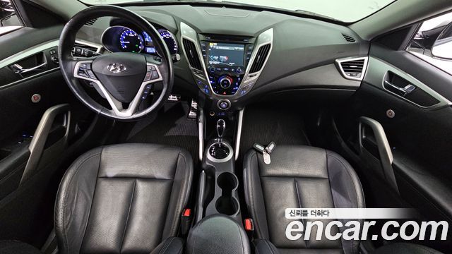 Hyundai Veloster — interior