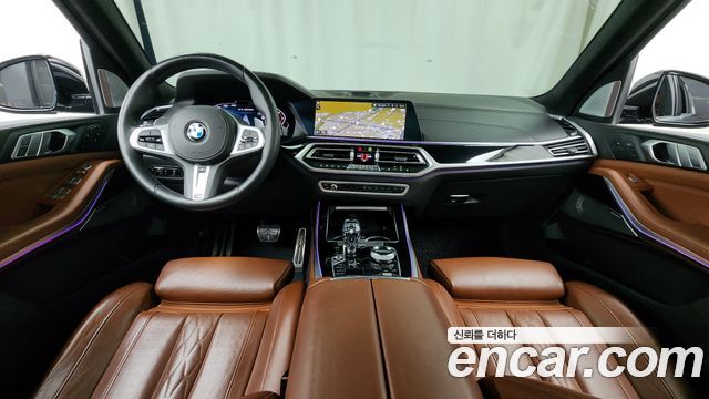 BMW X7 — interior