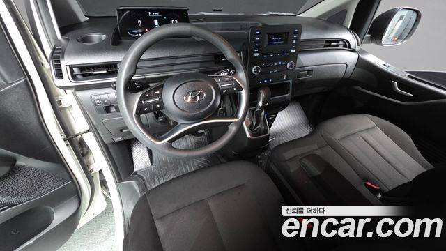 Hyundai Staria — interior