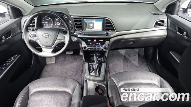 Hyundai Avante — interior