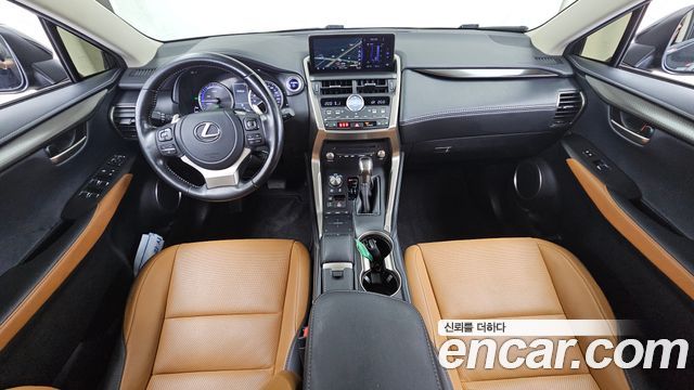 Lexus NX — interior
