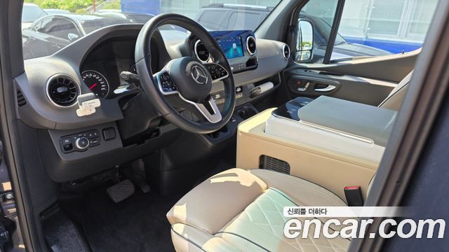 Mercedes-Benz Sprinter — interior