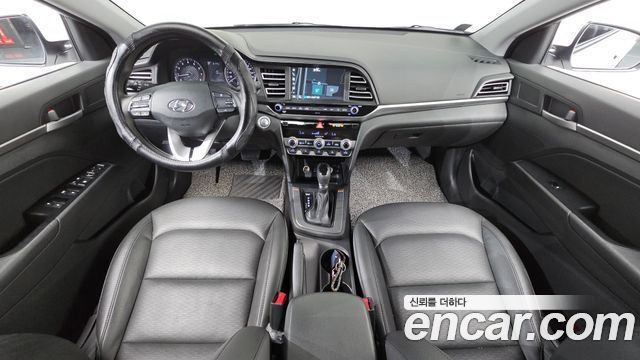 Hyundai Avante — interior