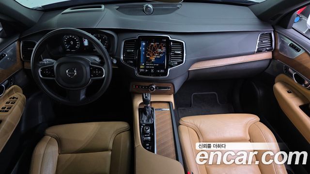 Volvo XC90 — interior