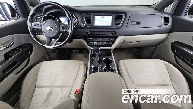 Kia Carnival — interior