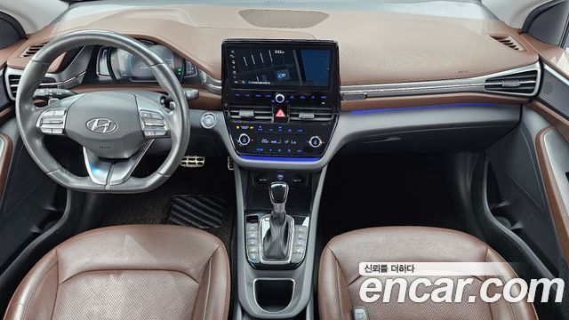 Hyundai Ioniq — interior
