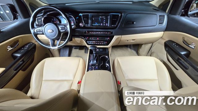 Kia Carnival — interior