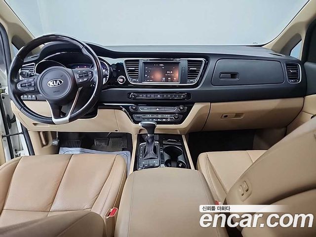 Kia Carnival — interior