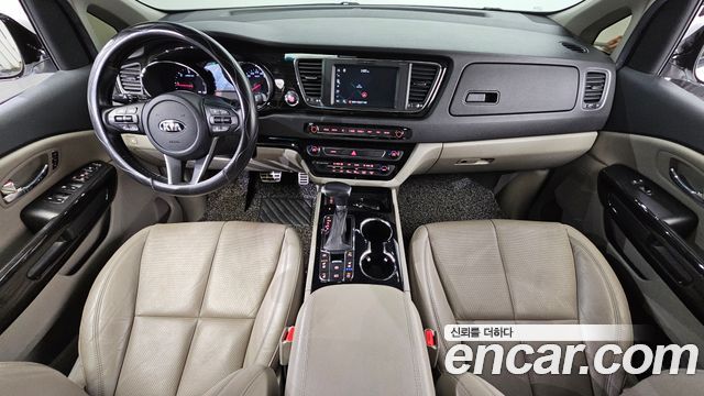 Kia Carnival — interior