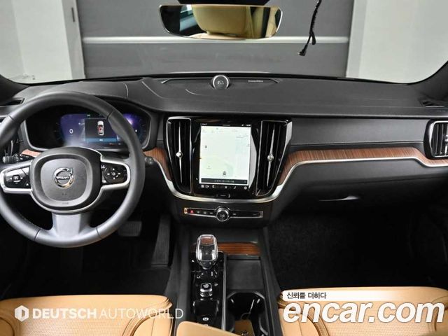 Volvo V60 — interior