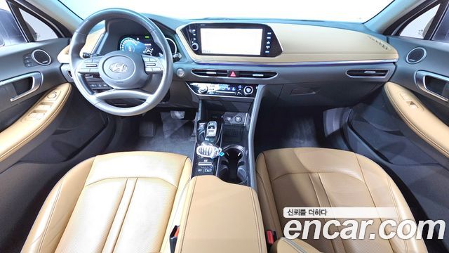 Hyundai Sonata — interior