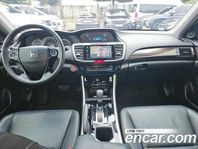 Honda Accord — interior