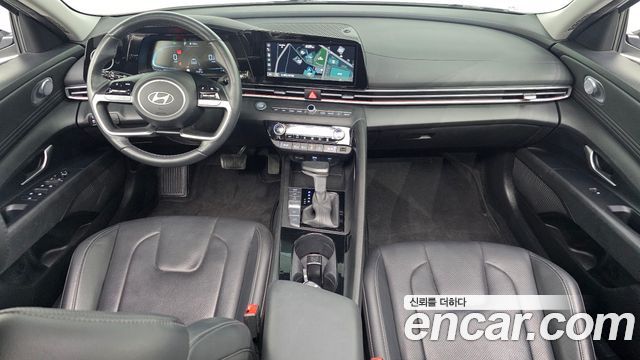 Hyundai Avante — interior