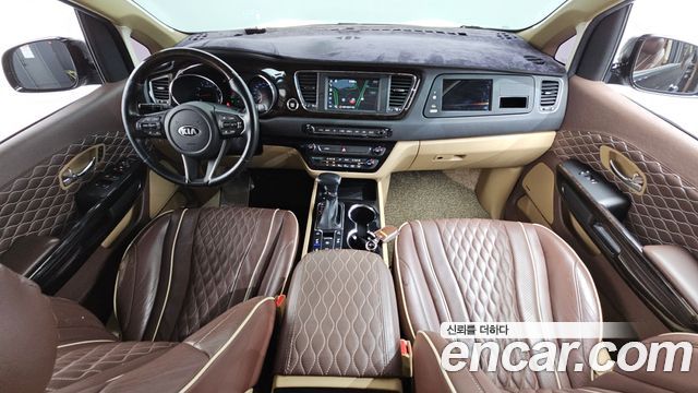 Kia Carnival — interior