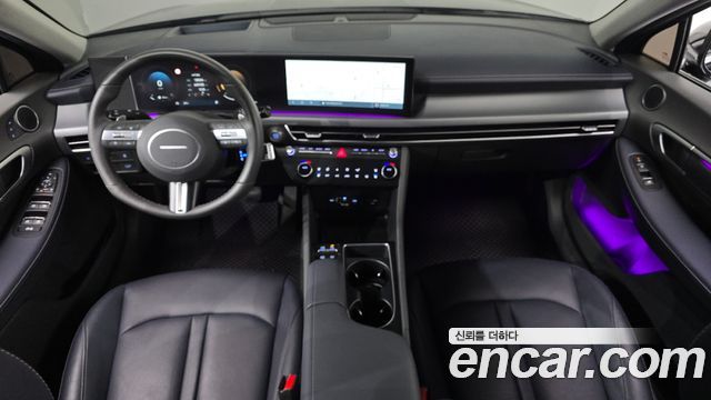 Hyundai Sonata — interior